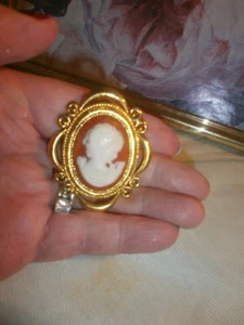 Exquisite Max Factor Cameo Perfume Pendant w/Perfume Glace - Picture 1 of 1