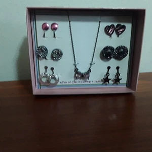 Mujer Collar Mariposa con 6 Pares Clip Pendientes Marca Piper Nuevo en Caja - Imagen 1 de 12