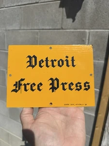 Insegna Pubblicitaria Vintage 1965 Detroit Michigan Free Press Giornale Originale - Foto 1 di 2