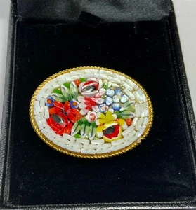 Broche prendedor vintage floral multicolor micro mosaico italiano ovalado tono dorado A-1 - Imagen 1 de 6
