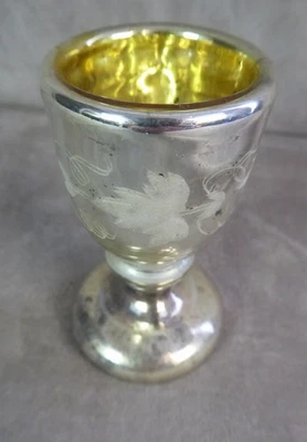 JOLI COQUETIER EN VERRE EGLOMISE, ancien, peint. - Photo 1/4