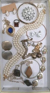 Pre-owned 1920s - 90s Costume Oriental art deco Jewellery (16) - Picture 1 of 16