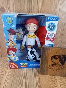 25TH ANNIVERSARY TOY STORY COWGIRL JESSIE DELUXE PULL-STRING ACTION FIGURE - Picture 1 of 8