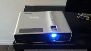 Sony VPL-DX10 Data Projector Color Projection "1637 hours bulb life remaining"