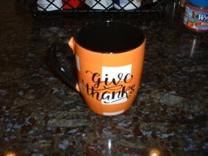GIVE THANKS Orange Karo Kaffeebecher Keramik Schwarz Schriftzug/Innen 5 verfügbar - Bild 1 von 6