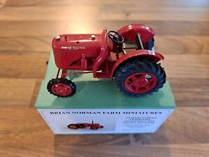 Very Rare 1/32 scale Brian Norman David Brown Cropmaster tractor Model NMIB