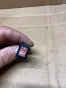 Un interruptor de encendido/apagado usado de una recortadora de cuerdas Husqvarna 122C - Imagen 1 de 3