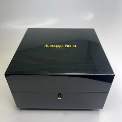 Caja de reloj interior de madera lacada verde AUDEMARS PIGUET e interior de cuero negro Foto 1 de 4