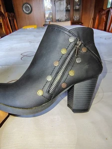Wallflower Daydream Black Studded Zipper Ankle Booties Size 7M Block Heel Trendy - Picture 1 of 11