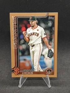2025 Topps Series 2 GOLD PARALLEL Jordan Hicks /2025 - Picture 1 of 6