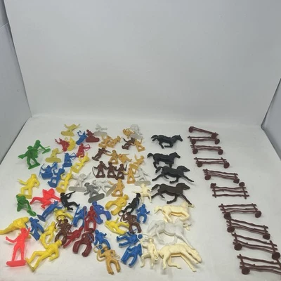 LOTE DE COLECCIÓN TIM MEE JUGUETES VAQUERO INDIO RODEO CALVARIO CERCAS CABALLOS 71 PIEZAS Foto 1 de 4