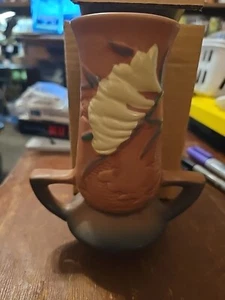Roseville Keramik 124-9 braune Vase mit gelben Blumen 7" hoch 5,5" breit Reproduktion - Bild 1 von 6