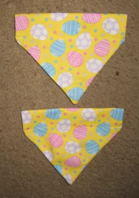 Huevos de Pascua rosa y azul en pañuelo amarillo para perro - 5 tallas XS-XL Foto 1 de 2