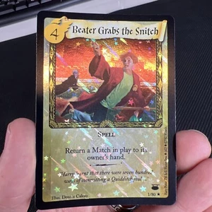 Harry Potter 1/80 Beater Grabs the Snitch Winkelgasse Foil Rare Holo - Bild 1 von 8