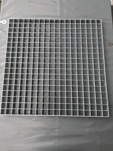 Gitterrost mit 30 x 30 Masche verzinkt 60 cm x 60 cm x 2,5 cm Einpressrost - Bild 1 von 9