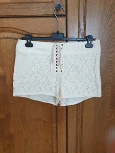 H&M Divided Damen Hot Pants Weiß Blumen Frühling/Sommer Mode Fashion Gr. 40 - Bild 1 von 7