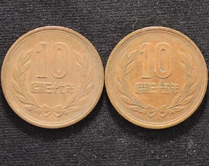Lot of 2 Japan 10 Yen Coin ~  Shōwa 35 (1960) & 37 (1962) ~ Y#73a (A10) - Picture 1 of 2