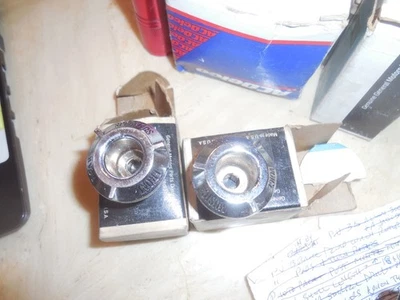 Oldsmobile Cutlass 1973-5 radio control y perillas de altavoz #410171 y 410172 GM NOS Foto 1 de 4