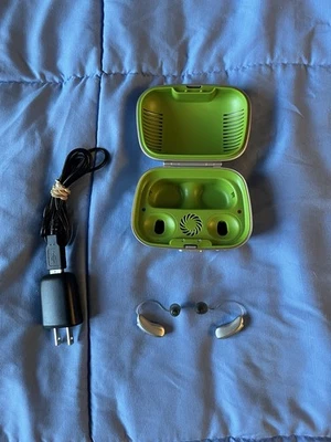 Audífonos izquierda y derecha Phonak Audeo P90 - R con estuche de cargador Foto 1 de 4