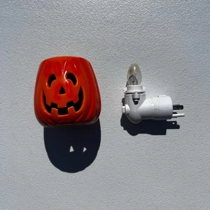 Scentsy Jack-O-Lantern Pumpkin Plug-In Warmer Halloween Ceramic Orange Light - Picture 1 of 4