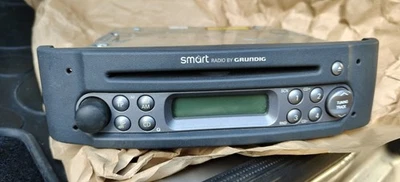 Grundig Smart ForTwo 450 Autoradio CD Radio grau mit Code - Bild 1 von 4