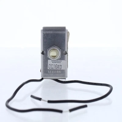 Atenuador incandescente de un solo polo Leviton 6404-2 extremos libres pelados 3/4" 400W 120V Foto 1 de 4