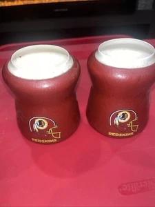 2 Vintage Washington Redskins Koozie’s mit ehemaligem Helmlogo und Namen des Teams - Bild 1 von 10