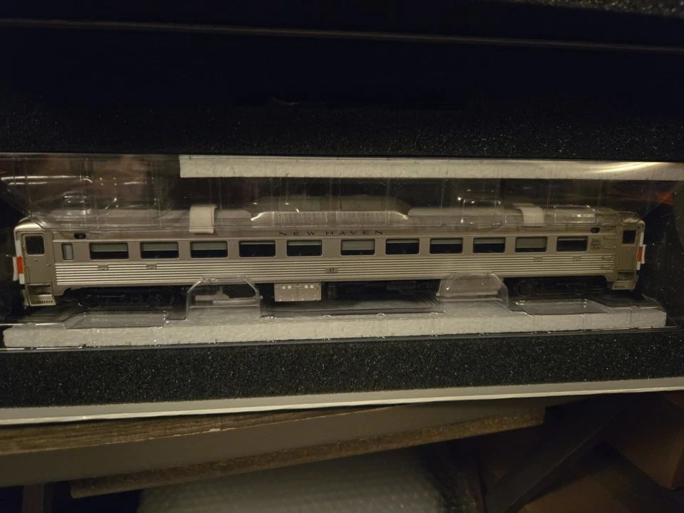 Rapido Trains 16071 Budd RDC-DC New Haven McGinnis Scheme #37 - Image 1 of 4