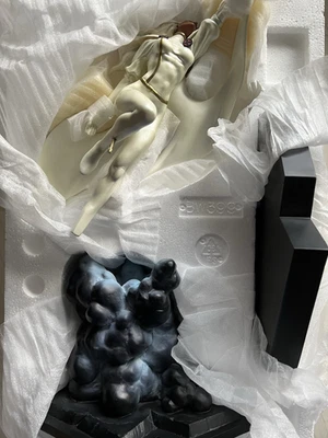 NUEVO NUNCA EXHIBIDO* FIRMADO Bowen Designs STORM Disfraz Blanco X-Men #92/1500 Foto 1 de 4