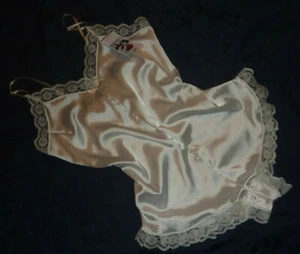 IVORY shiny SATIN & LACE VINTAGE STYLE TEDDY CAMIKNICKER TEDDIE Made in France - Picture 1 of 2