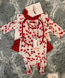 Jessica Simpson Boutique Baby Girl Clothes 3/6m 5pc Layette Set Hearts NWT - Picture 1 of 8