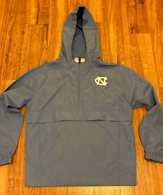 Chaqueta de lluvia con capucha de tacón alquitranado de la Universidad de Carolina del Norte talla juvenil M (7-8) Foto 1 de 4