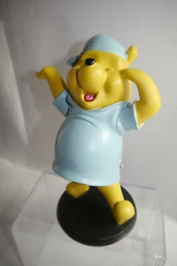 Disney Winnie the Pooh bostezando guiñando clásico figura de resina aprox. 19 cm cañas - Imagen 1 de 5