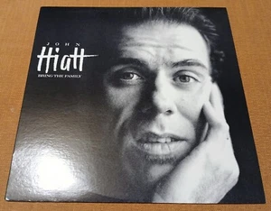 JOHN HIATT - Bring The Family - Vinile LP 1987 A&M Records - Foto 1 di 6