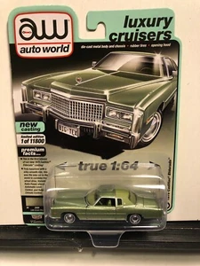 1/64 Auto World Luxury Cruisers 1975 Cadillac Eldorado verde con parte superior verde - Imagen 1 de 4