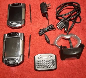 Lot of 5 pc. (2) Compaq iPac #H3800 Pocket PC PDA + Keypad, + Charging Dock. - Picture 1 of 15