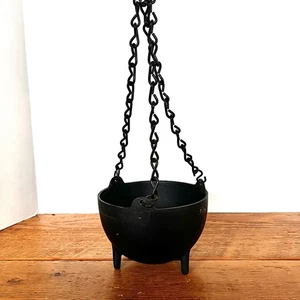Vintage Miniatur schwarz Gusseisen 3 Bein Kessel Topf Kessel Kette Aufhänger Pflanzgefäß - Bild 1 von 8