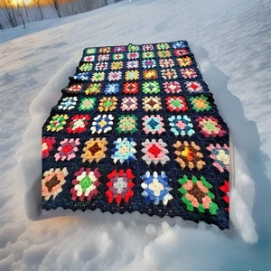 Coperta vintage uncinetto Granny Square nera multicolore lancio afgano 43X34" retrò - Foto 1 di 6