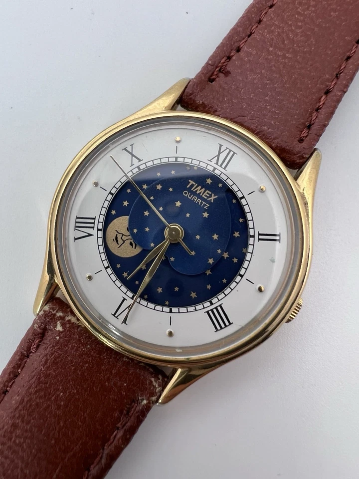 Vintage Raro Anos 90’ Tom Dourado Timex Moonphase Elegante Elegante Legal Relógio Masculino - Imagem 1 de 4