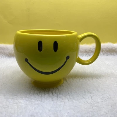 Taza de café vintage retro de cerámica amarilla Teleflora cara sonriente Foto 1 de 4