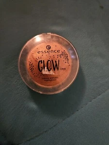 essence GLOW baked metallic Highlighter Puder 01 .like everything is all right - Bild 1 von 2