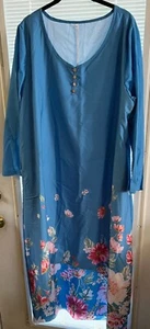 Blaues Kleid mit Blumen und hohem ~ niedriger Saum ~ Gr. 4 X - Bild 1 von 3