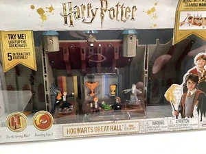 Harry Potter Movie Franchise Hogwart's Great Hall Deluxe Mini Play Set *Nuovo con scatola* - Foto 1 di 7