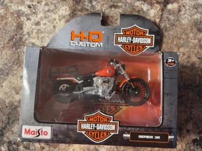 Harley Davidson Breakout 2016 Maisto escala 1:18 H-D Custom Series 36 Foto 1 de 3