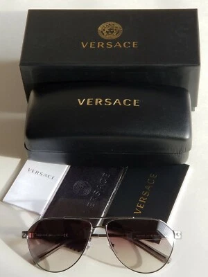 ¡Nuevas gafas de sol de aviador de diseñador Versace plateadas Medusa/templos con logotipo! Foto 1 de 4