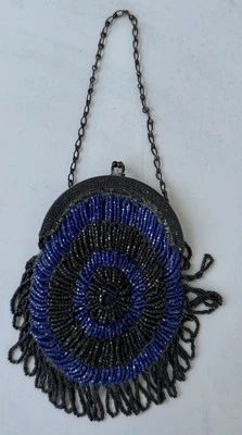 Antiguo bolso de mano de la década de 1920 azul y negro con cuentas cartera de noche cuentas de semillas aleta decorativa Foto 1 de 4