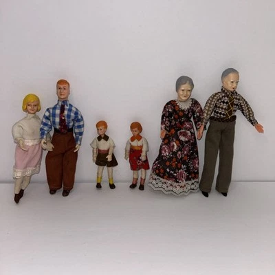 Casa de muñecas alemana vintage Caco familia de (6) 2 padres, 2 niños 2 abuelos Foto 1 de 3