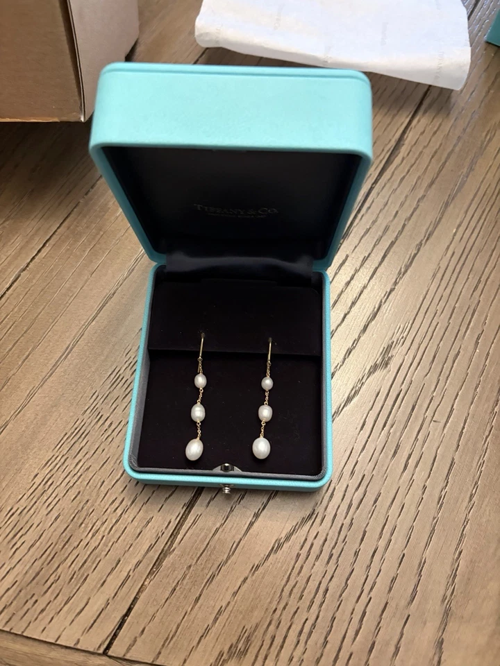 Pendientes de perlas vintage de oro de 18k de Tiffany & Co. Foto 1 de 1