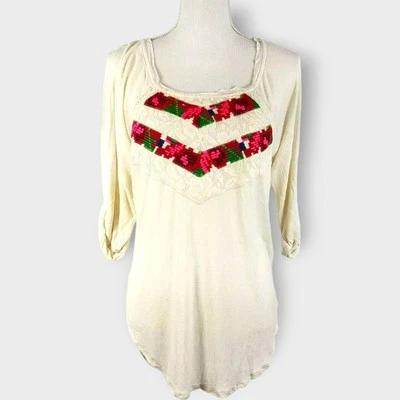 Blusa bordada Free People She Needs To Roam renda linho camponesa manga 3/4 pequena - Imagem 1 de 4