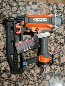 Ridgid AT161000 pneumatisch 16 Stärke 2-1/2 Zoll Clean Drive Straight Finish Nagler - Bild 1 von 8